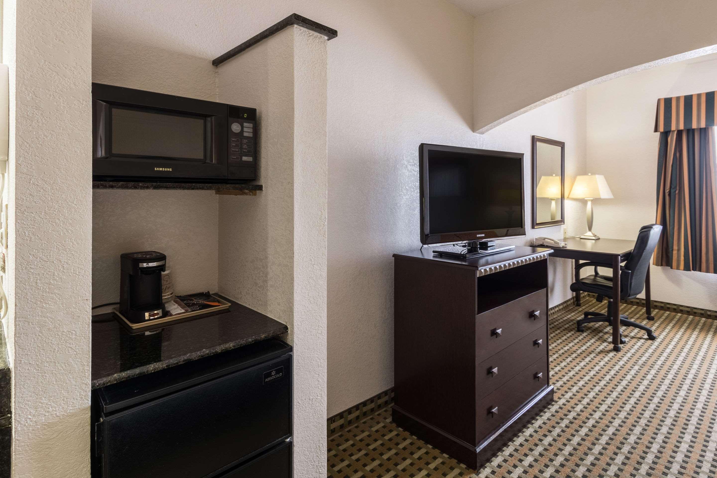 Quality Suites Burleson - Ft Worth Екстер'єр фото