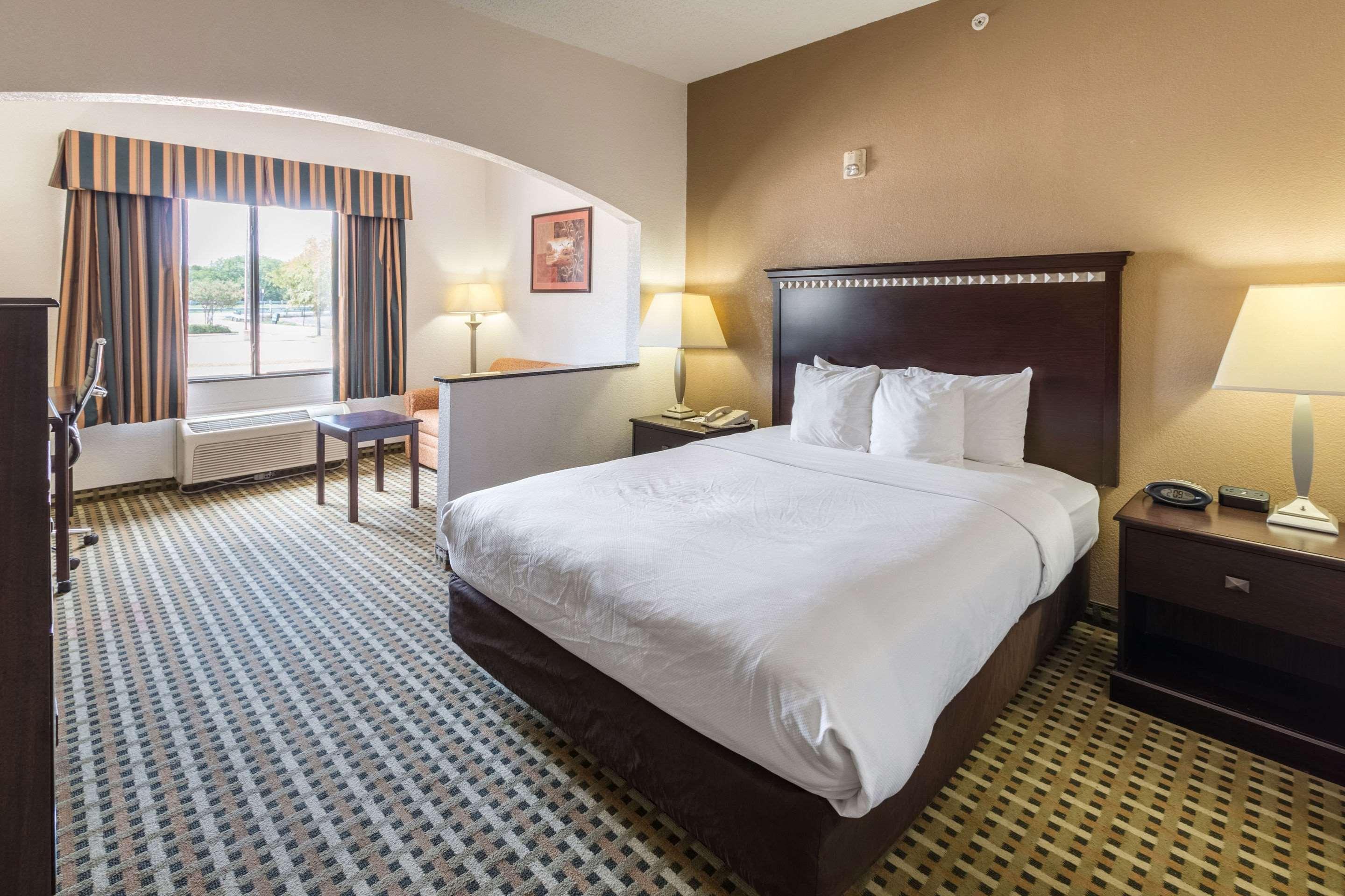Quality Suites Burleson - Ft Worth Екстер'єр фото