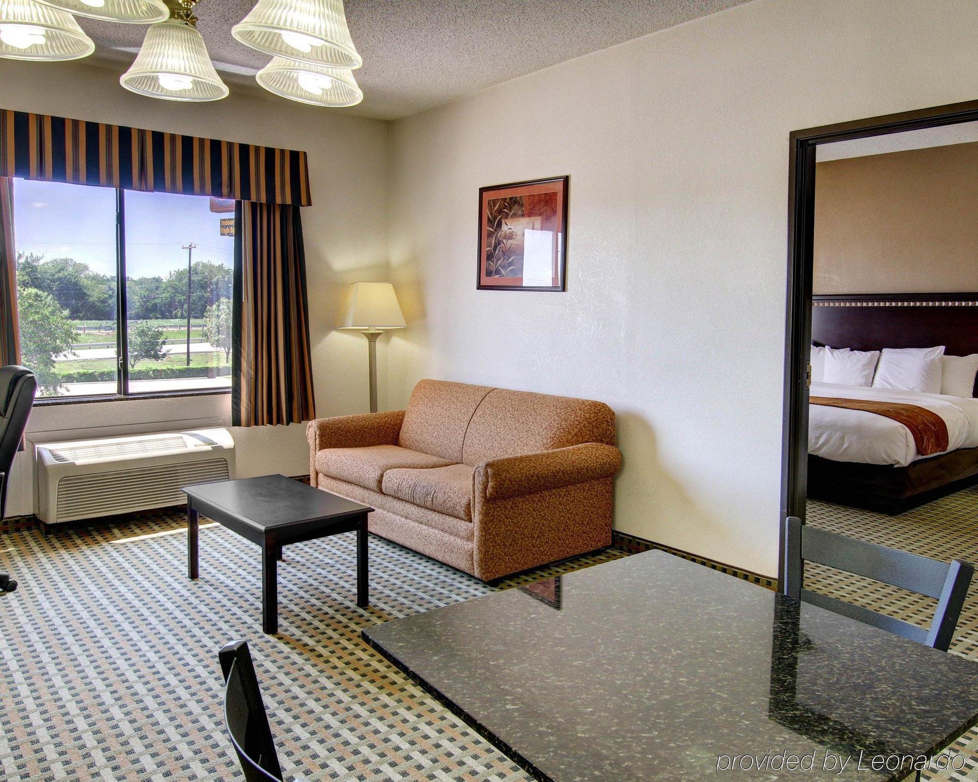 Quality Suites Burleson - Ft Worth Екстер'єр фото